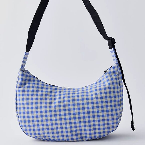 BAGGU Handbags - NWT Baggu Medium Crescent Bag - Blue Gingham